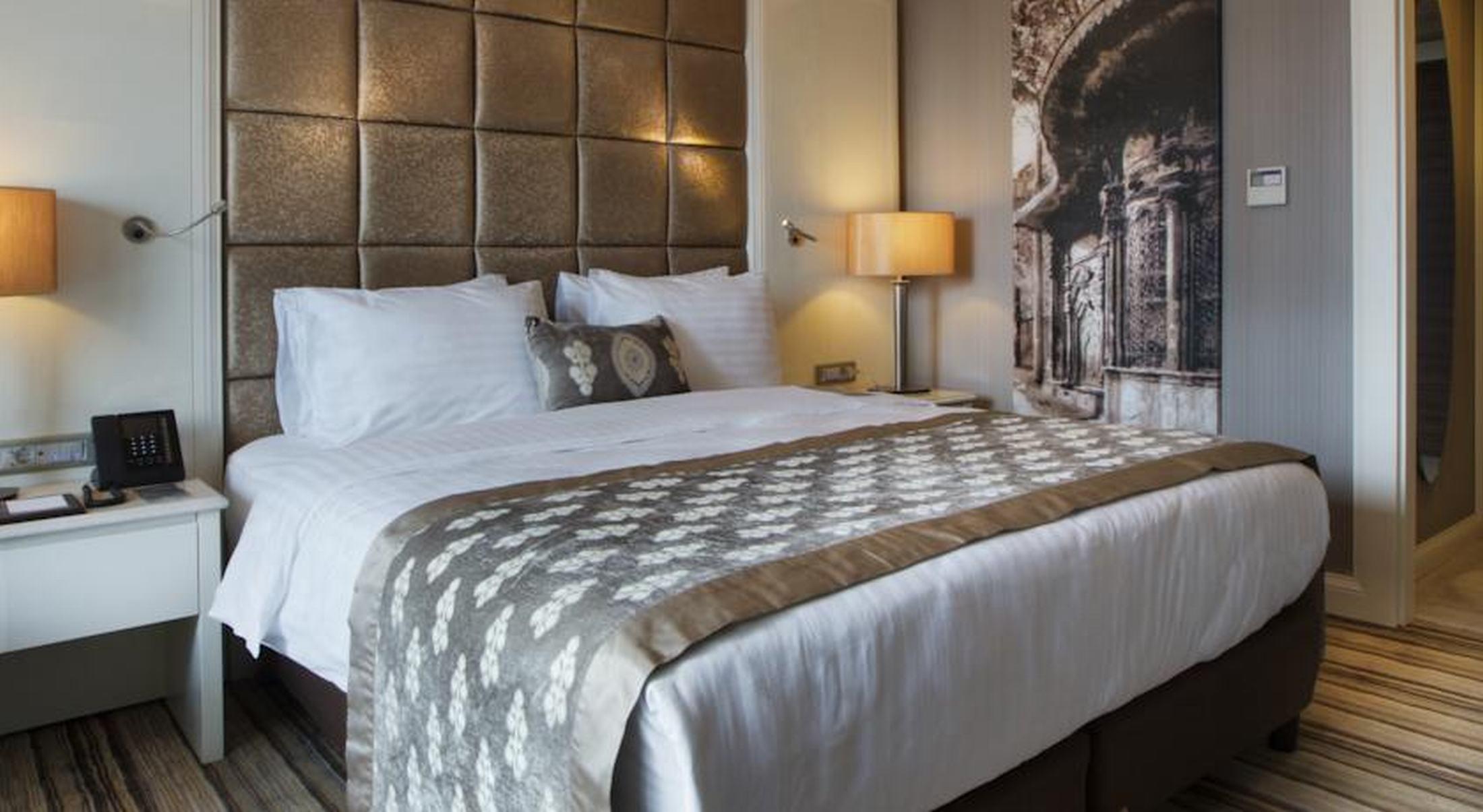 Dedeman Bostanci Istanbul Hotel & Convention Center Exteriér fotografie A bed runner