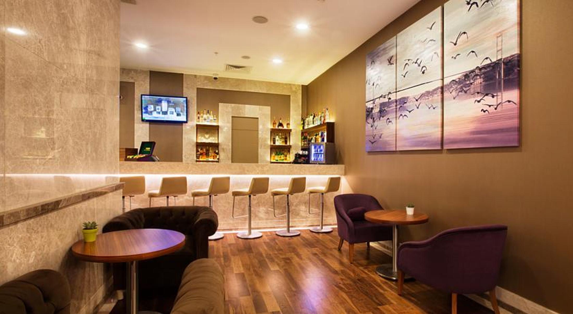 Dedeman Bostanci Istanbul Hotel & Convention Center Exteriér fotografie The bar at the lounge
