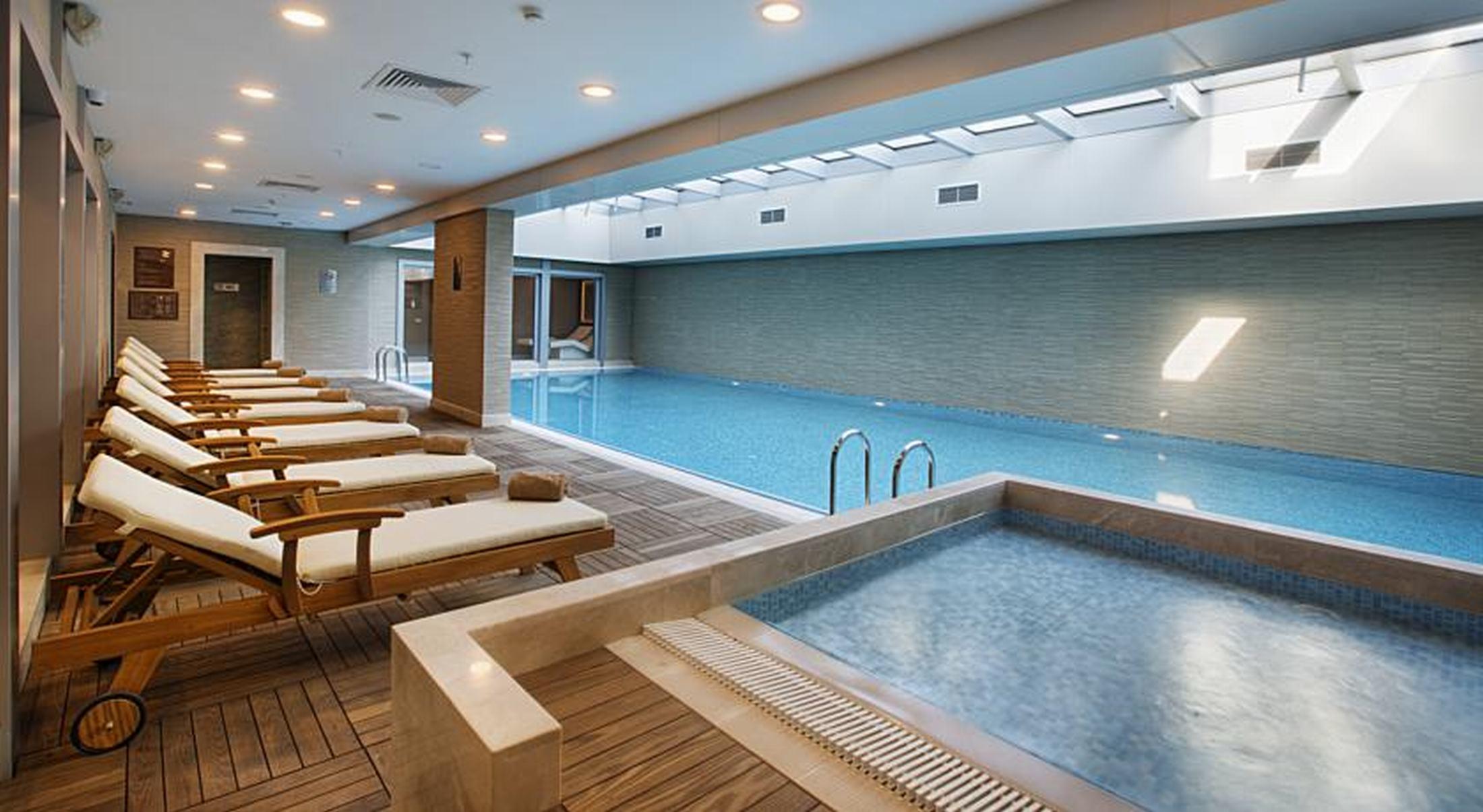 Dedeman Bostanci Istanbul Hotel & Convention Center Exteriér fotografie The swimming pool at the hotel
