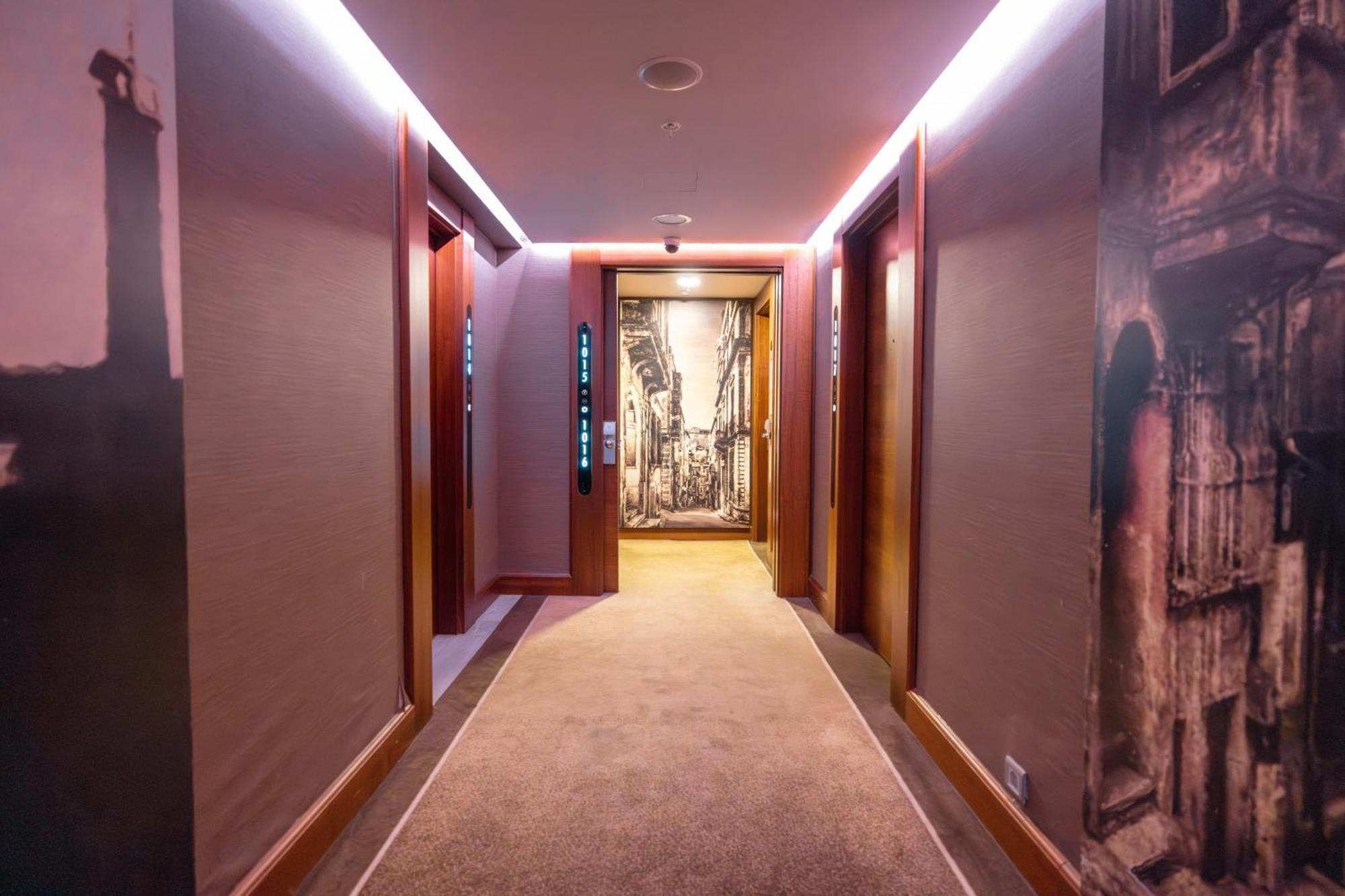 Dedeman Bostanci Istanbul Hotel & Convention Center Exteriér fotografie A corridor at the hotel